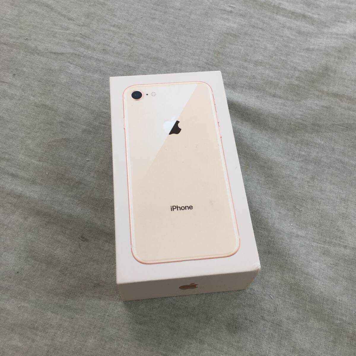 現状品 iPhone 8 A1906 (NQ7A2J/A) 64GB ゴールドの画像1