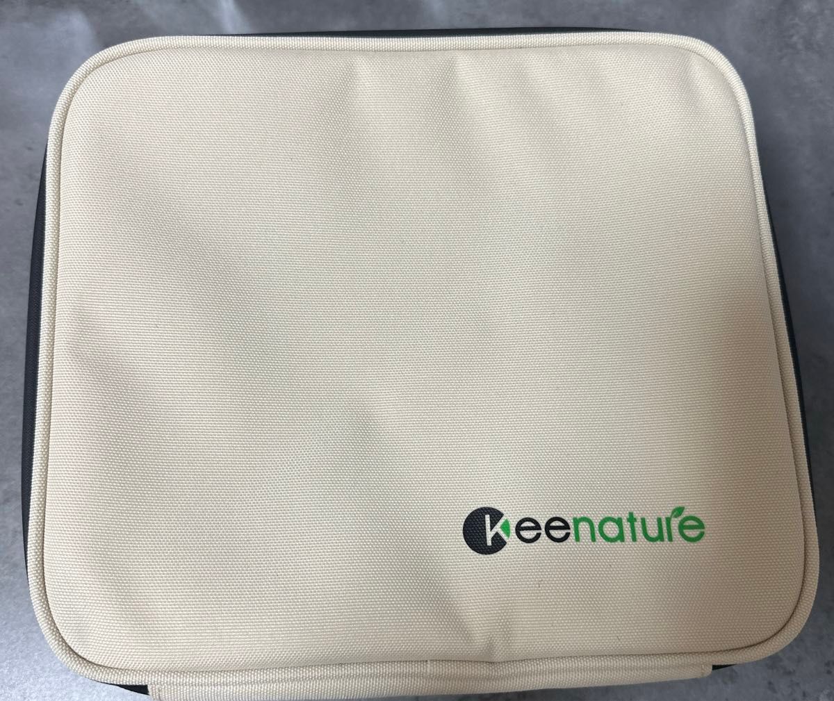 Keenature 調味料ケース スパイスボックス クッキングツール アウトドア 防水耐 収納バッグ まな板 仕切り（ベージュ）