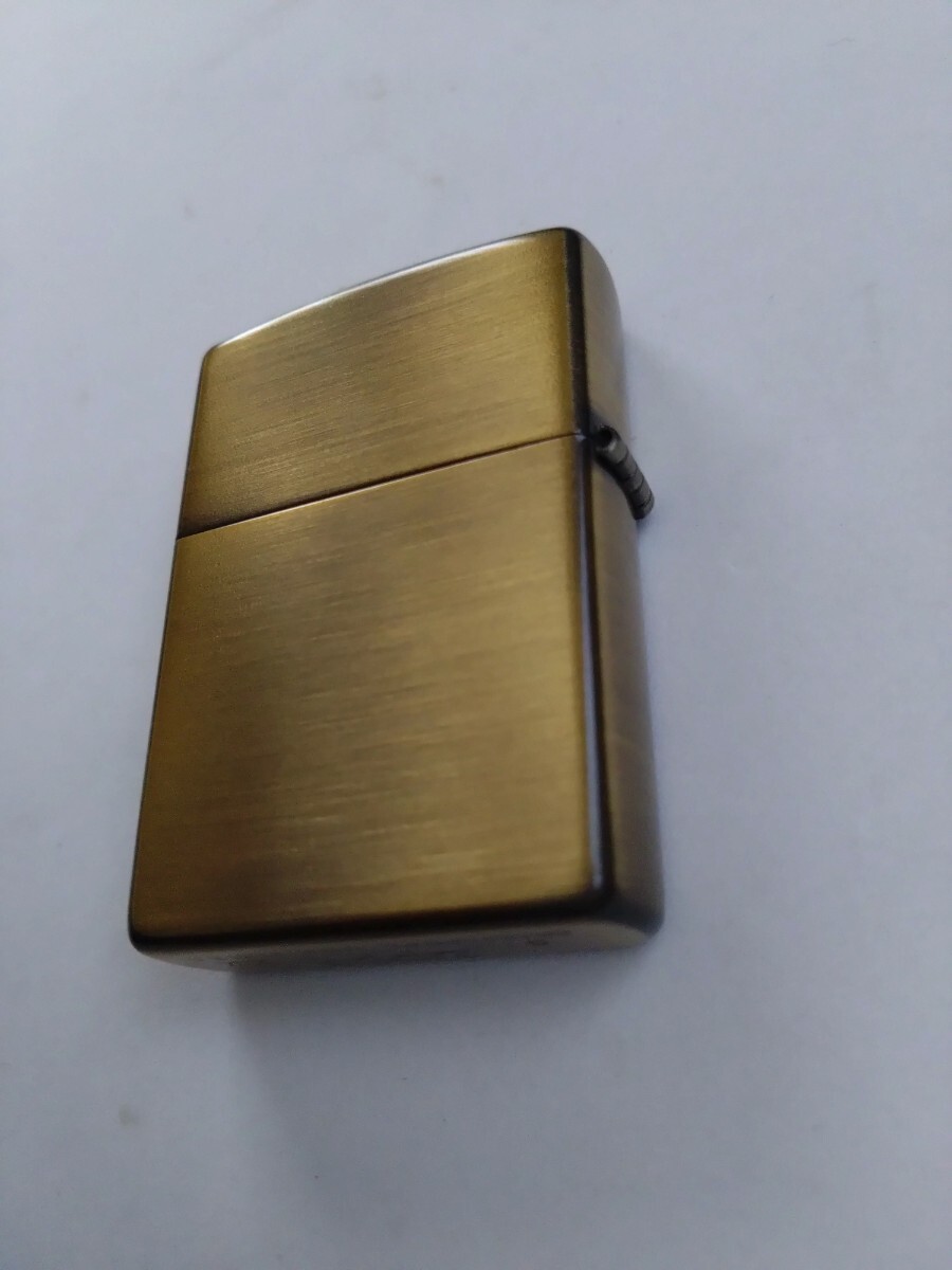 タバコ銘柄　GOLDEN BAT ゴールデンバット　真鍮　キャンペーン品ZIPPO 未使用品ジッポーです　１９９９年製_画像2