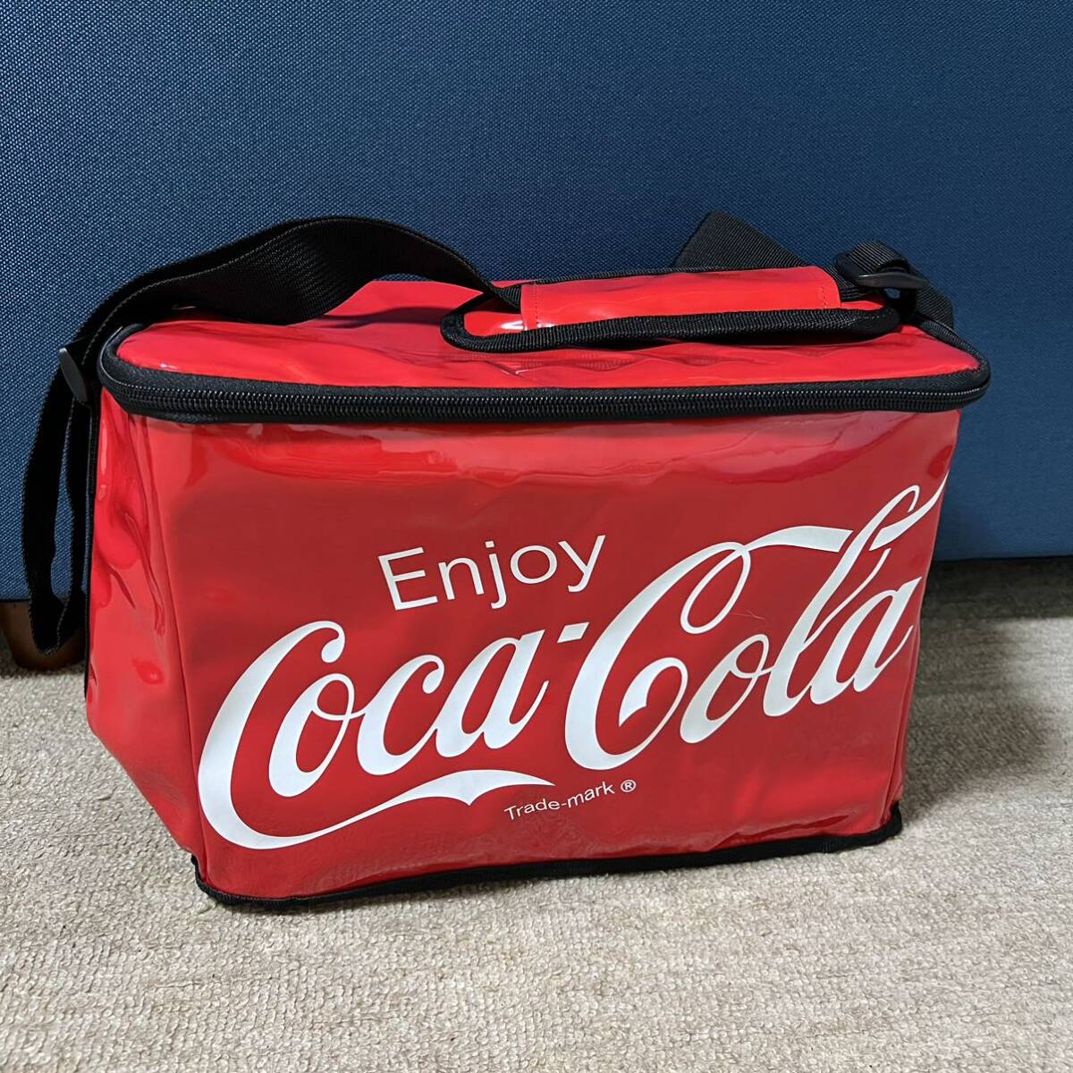 SI■ コカ・コーラ クーラーバック 赤 レッド 保冷バッグ 斜めがけ ショルダーバッグ Coca-Cola エナメル バッグ 保冷 クーラー_画像2