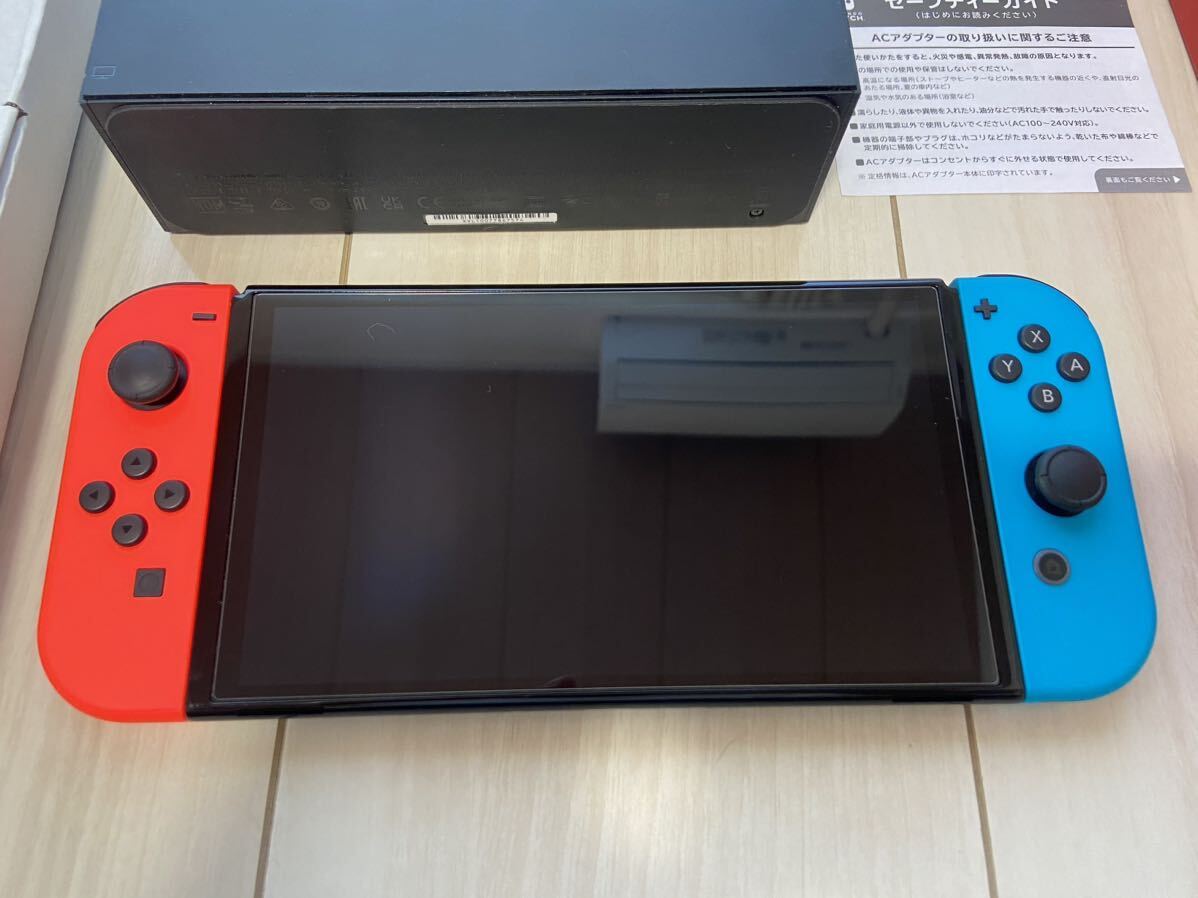 新品同様　限定赤箱　Nintendo Switch（有機ELモデル） Joy-Con ネオンブルー　ネオンレッド　スリムハードポーチ付き_画像2