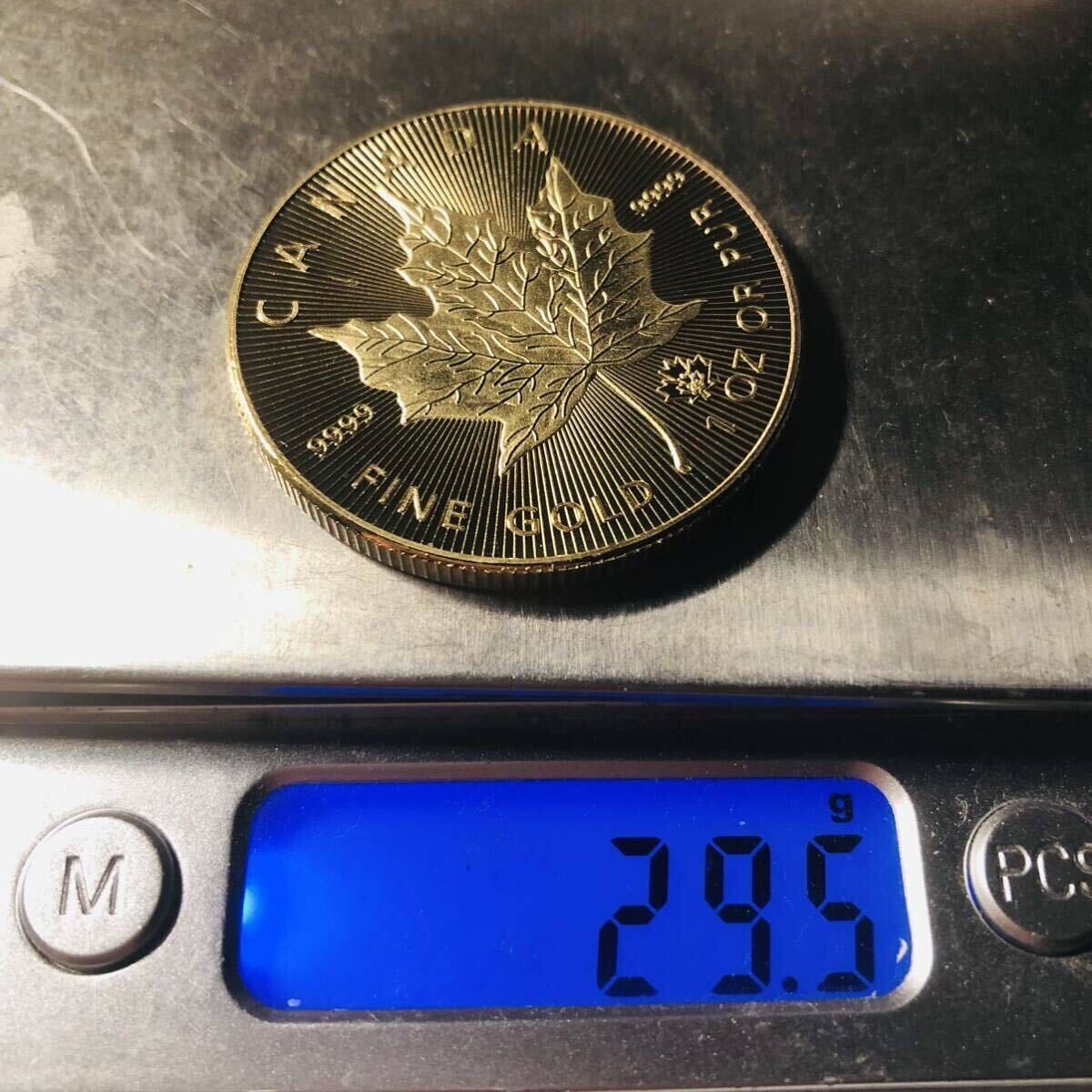 外国古銭　カナダ　エリザベス2世記念　2021年 大型金貨　メイプルリーフ金貨 カプセル付き_画像5