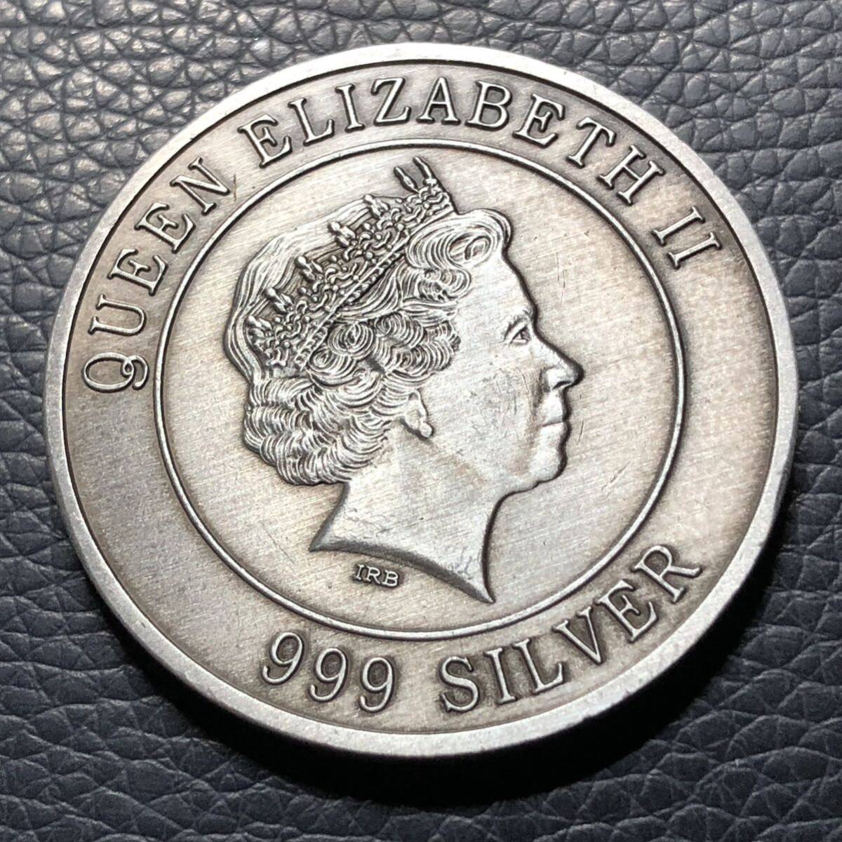 外国古銭 イギリス 龍騰虎躍 八卦 エリザベス2世 記念硬貨 大型硬貨 カプセル付きの画像2