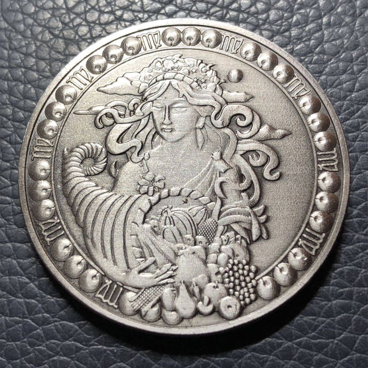 外国古銭　イギリス　乙女座　太陽神 十二星座 記念硬貨　大型硬貨　カプセル付き_画像1