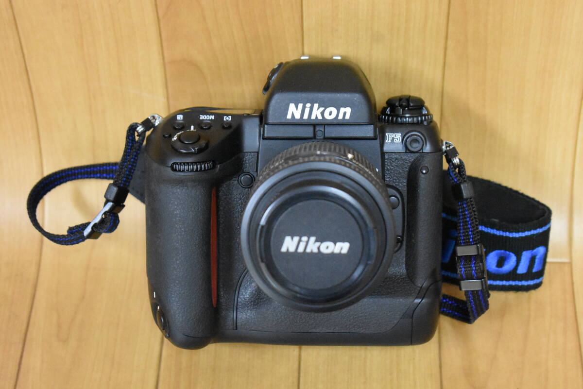 うぶ品　Nikon F5 ニコン カメラ ブラックボディ、AF NIKKOR 35-105mm 1:3.5-4.5 レンズ　未確認 未整備品　ジャンク_画像1