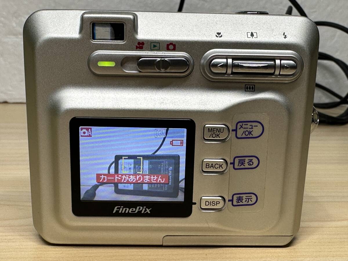 4488] 通電確認済み FUJIFILM 富士フィルム FinePix F401 シルバー デジタルカメラ オールドカメラ バッテリー 充電用ケーブル付きの画像4