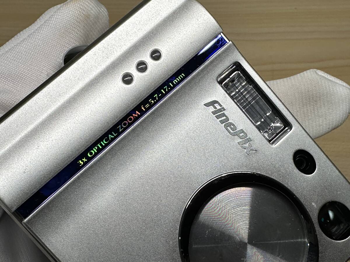 4488] 通電確認済み FUJIFILM 富士フィルム FinePix F401 シルバー デジタルカメラ オールドカメラ バッテリー 充電用ケーブル付きの画像9
