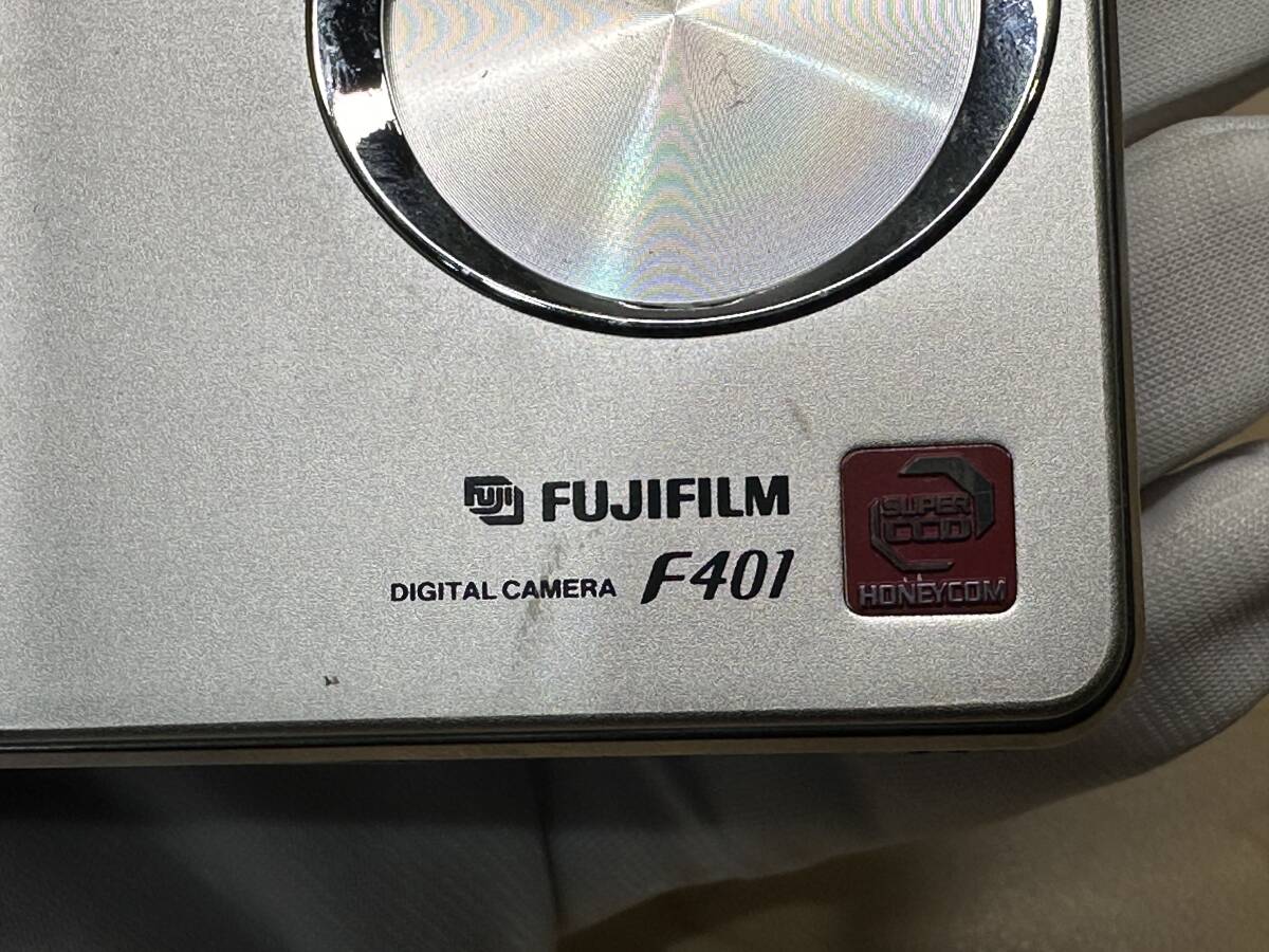 4488] 通電確認済み FUJIFILM 富士フィルム FinePix F401 シルバー デジタルカメラ オールドカメラ バッテリー 充電用ケーブル付きの画像8