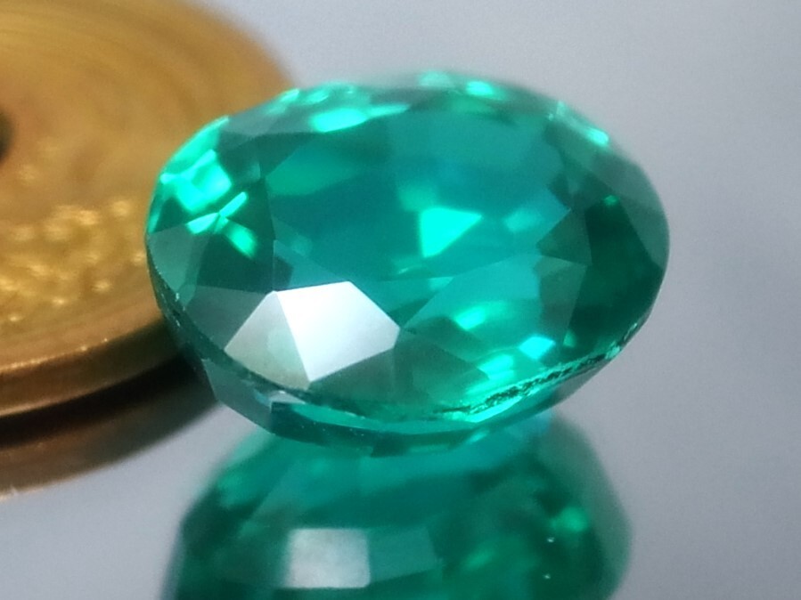 ８．９８５ct 新品大粒・グリーンブルーパライバカラー 合成人造宝石ヤグセラミック ・ＹＡＧ （イットリウム・アルミニウム・ガーネットの画像2