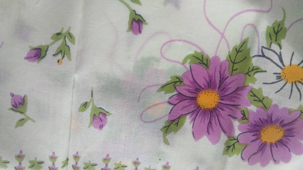 《送込》（130）バンダナ　紫色の花柄　白地　綿100％　インド製　薄い生地　約50㎝角　未使用　個包装での保管　ミスプリ ハンカチ マスク