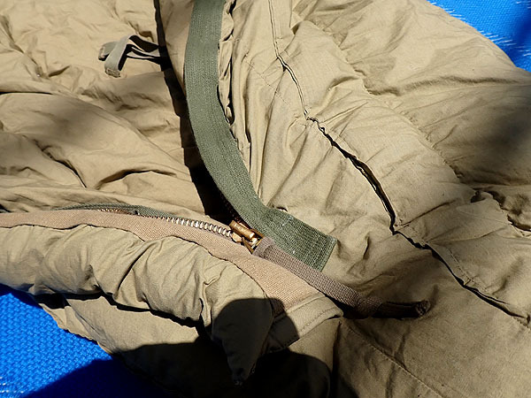 ビンテージ【アメリカ軍 M-1945 US スリーピングバッグ マミー型シュラフ】米軍 寝袋 カーキ ミリタリー TALON キャンプ アウトドア用品_画像6