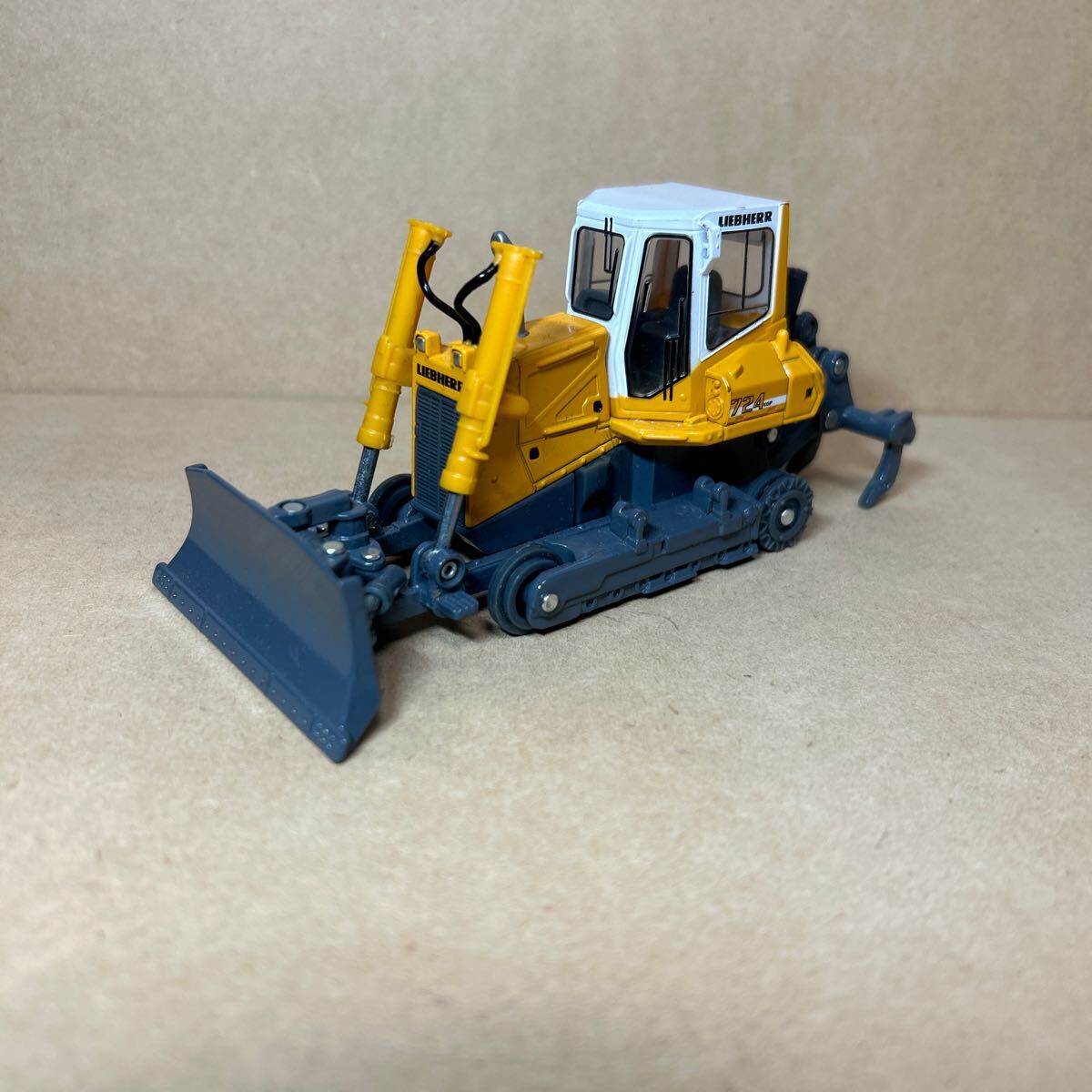 1/50 完成品 Siku for LIEBHERR Planierraupe PR724 Bulldozer ダイキャスト モデル ブルドーザー ジャンク品の画像1