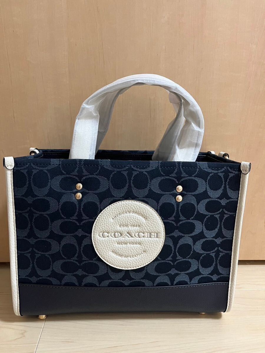 COACH デンプシーキャリーオール　2wayトートバッグC2826_画像1