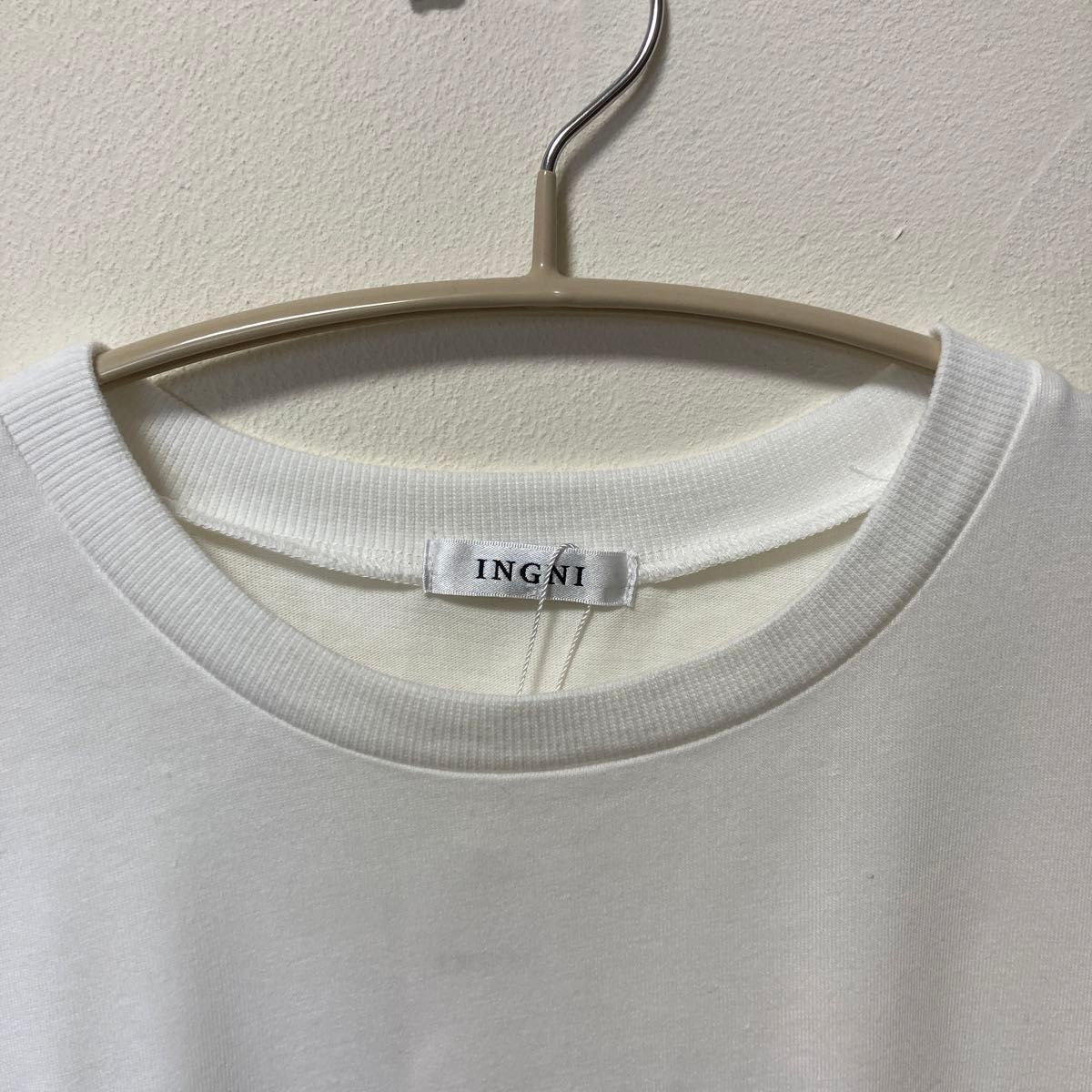 [新品] INGNI (イング)フロッキーカレッジロゴ半袖Tシャツ
