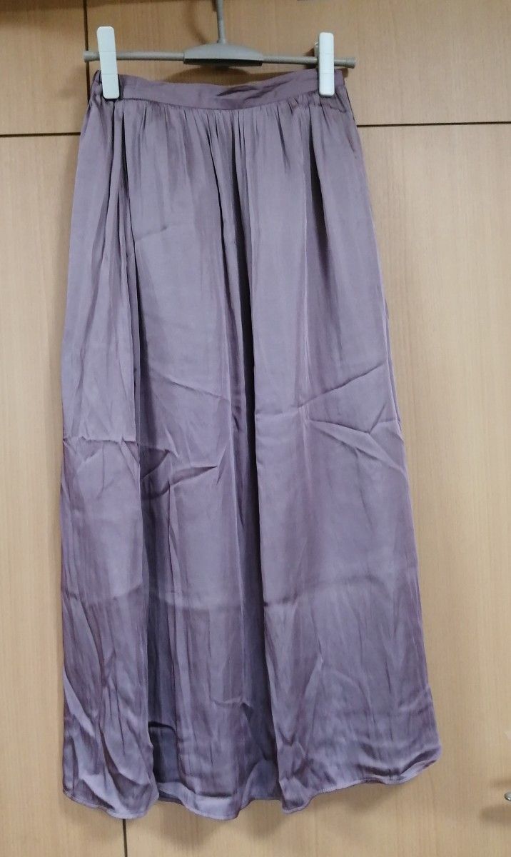 GU サテンロングスカート　Lサイズ　フレアー　/ 裏地付き　光沢