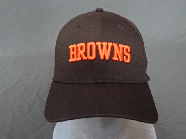 激レア USA購入【NEWERA】【39THIRTY】NFLアメフト クリーブランド ブラウンズ【Cleveland Browns】ロゴ刺繍入りキャップ 中古良品_画像2