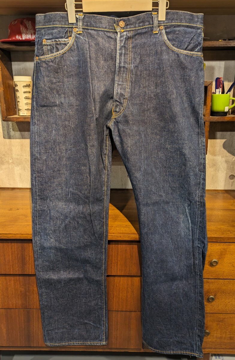 濃紺！LEVIS 551ZXX オリジナル！ CONMER 実寸40/32 オフセットループ VINTAGE ビンテージ 隠しリベット ボタン裏S 初期 62? 63? バキバキ_画像1