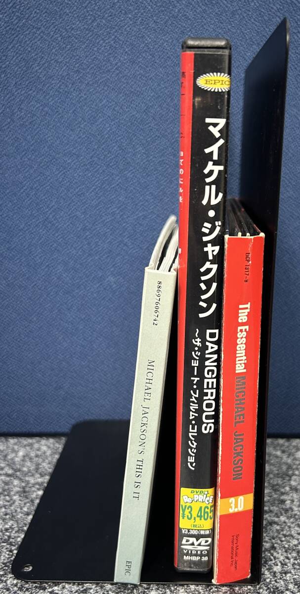 z98　MICHAEL JACKSON マイケル・ジャクソン　THIS IS IT/The Essential　CD×2枚　DVD×1枚　マイケル・ジャクソン集まとめ売り　計3点_画像2