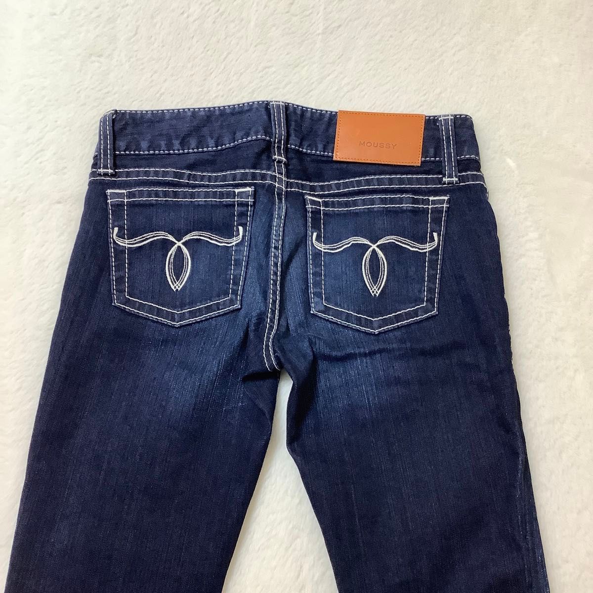 超美品】 MOUSSY デニム POWDER SKINNY 26 ダークブルー