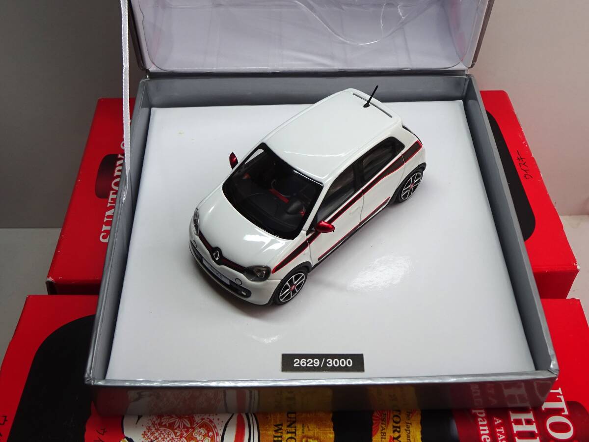 1/43 NOREV ギフトボックス入り RENAULT TWINGO III blanche 2014 ルノー トゥインゴ 白_画像4