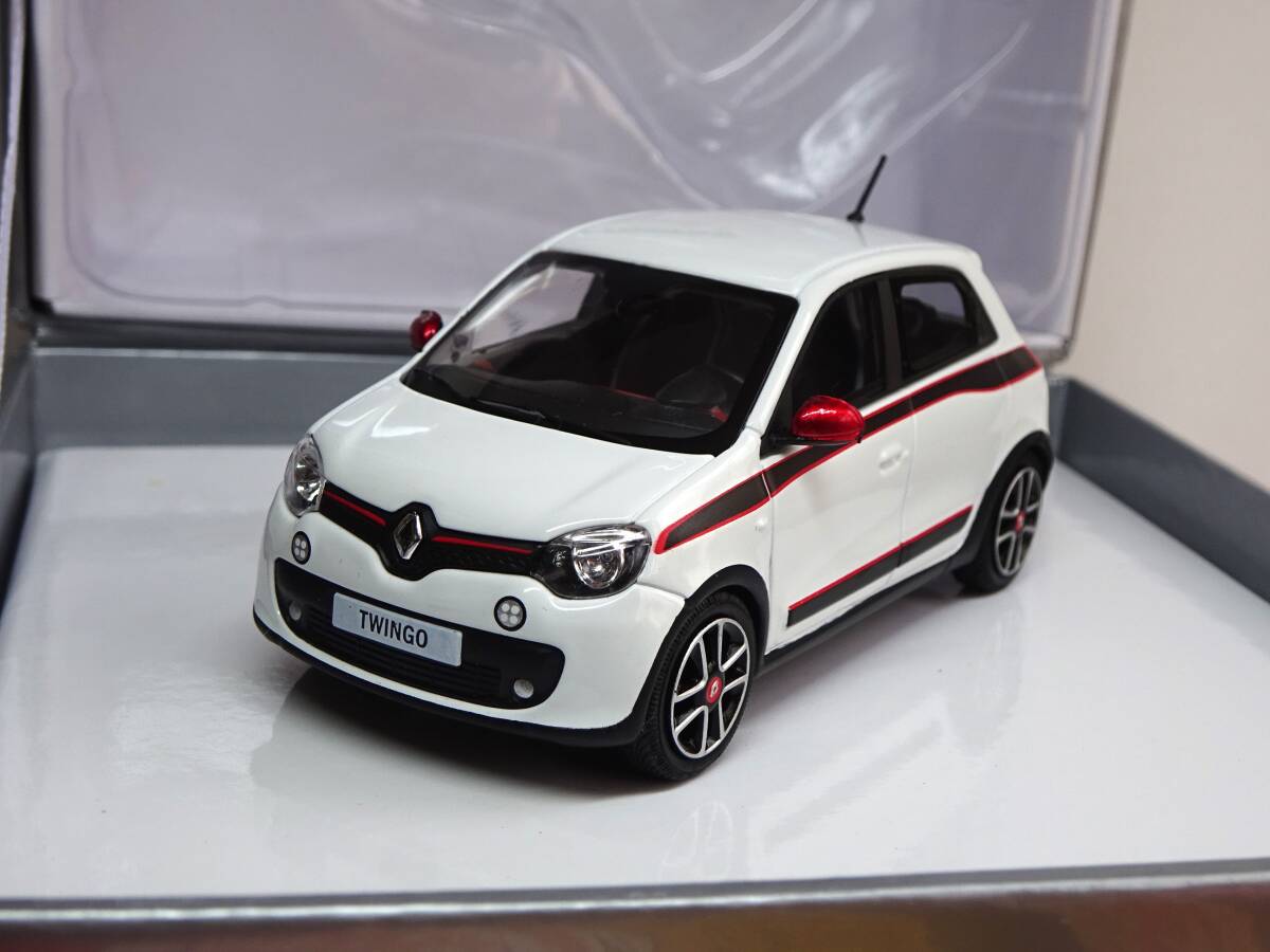 1/43 NOREV ギフトボックス入り RENAULT TWINGO III blanche 2014 ルノー トゥインゴ 白_画像2