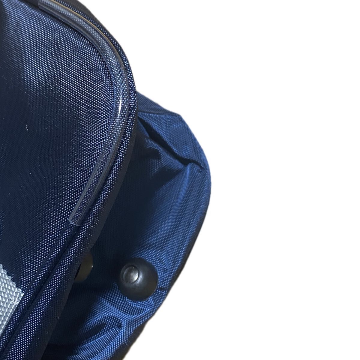 新品タグ付き未使用スクールバッグ中学校用品スクバ高校生にも！紺色ネイビーに灰色グレーの紐！刺繍なしシンプルで乾きやすい学生鞄