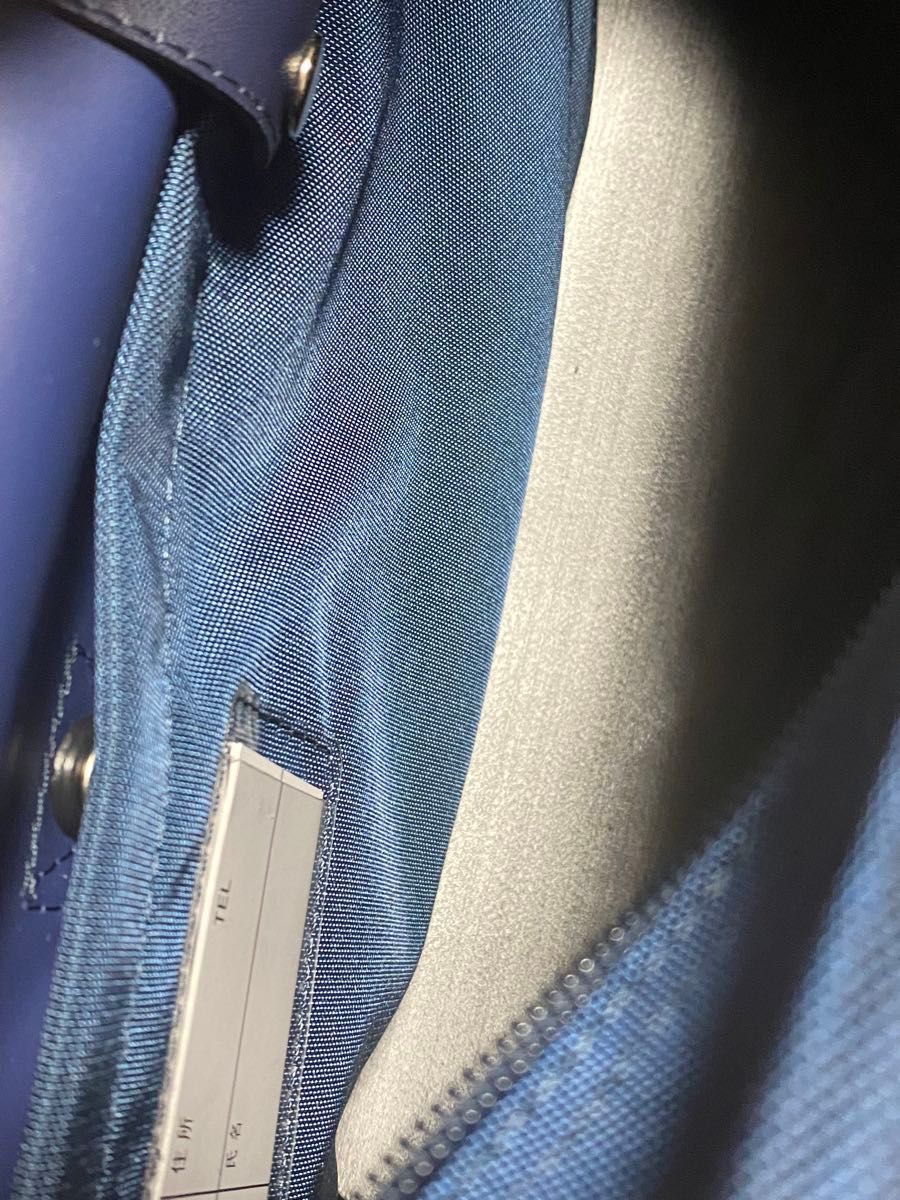 新品タグ付き未使用スクールバッグ中学校用品スクバ高校生にもオススメ！紺色ネイビーに灰色グレーの紐！シンプルで乾きやすい学生鞄