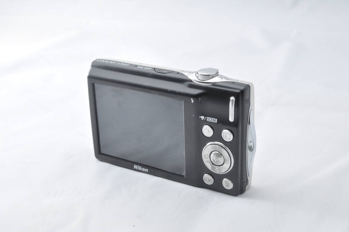 【送料無料 ジャンク】ニコン Nikon コンパクトデジタルカメラ COOLPIX S3000 シルバー クールピクス #B24507の画像3