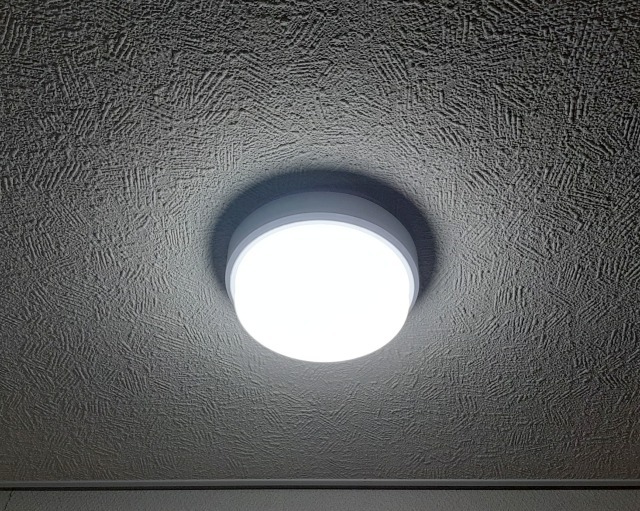 　直付型 LEDバスルームライト