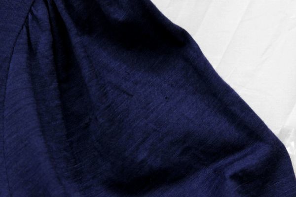 ●中古品 ボールジー BALLSEY トゥモローランド TOMORROWLAND 半袖カットソー Tシャツ トップス 38サイズ ネイビー 紺 プリーツ 服 F4414_画像3