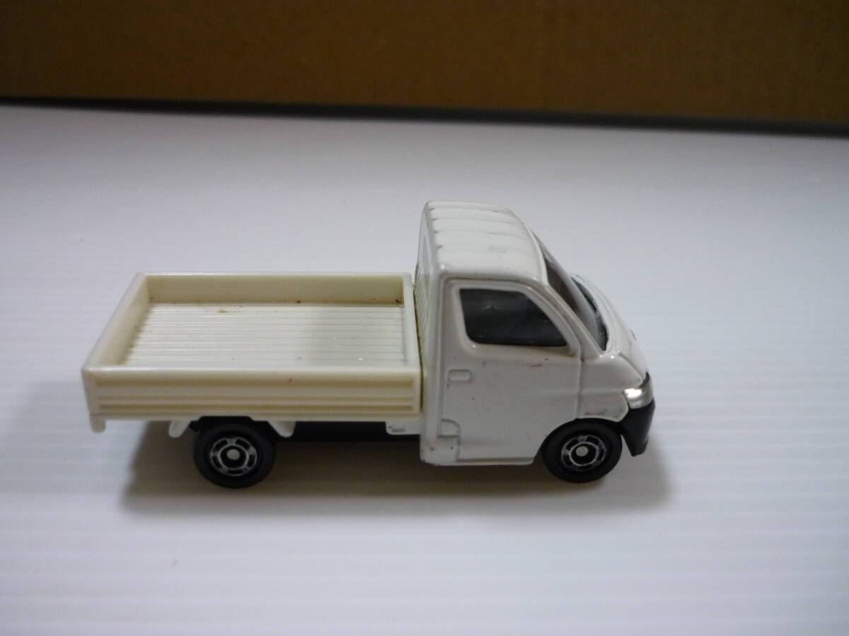 [管01]【送料無料】ミニカー 1/64 トヨタ タウンエース 2009「トミカ No.97」タカラトミー ミニチュア_画像4