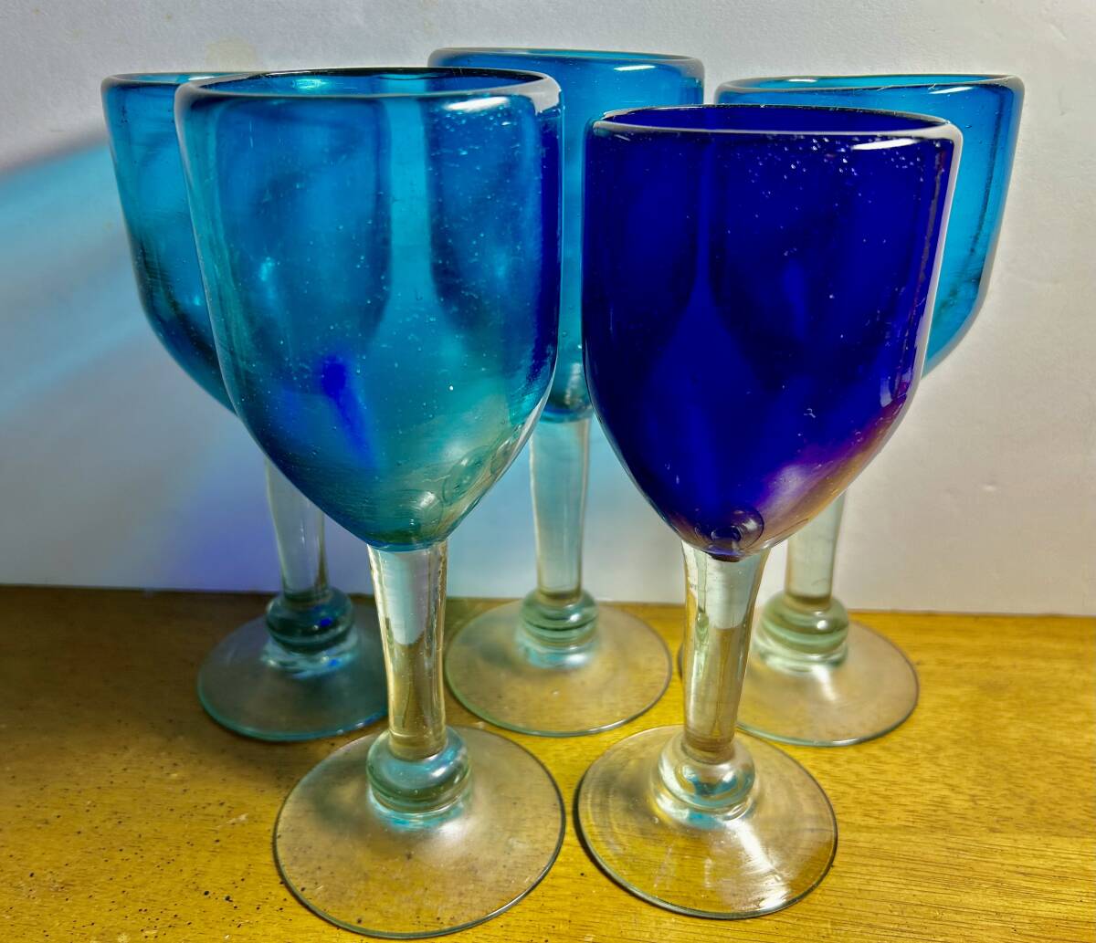 メキシコ産ワイングラス(青色)H＝約20cm W＝約7.5cmメキシコで、購入しましたアンティーク_画像1