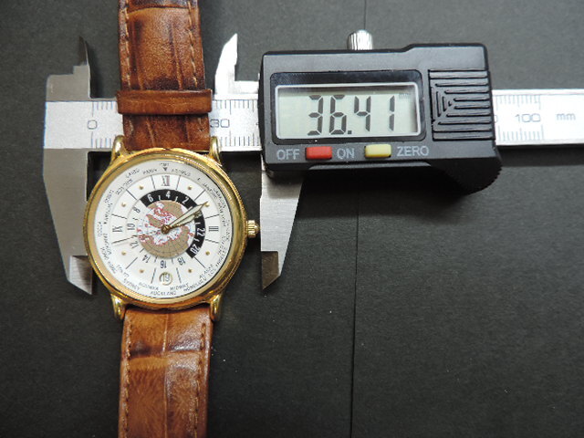 ★Ｃ＆Ｆ　ＤＥＳＩＮＧ　腕時計★　ＷＡＴＥＲ　ＰＥＳＩＳＴＡＮＴ　サイズ：約３６，４㎜・ベルト：約２２cm　不動品・ジャンク扱い_画像6