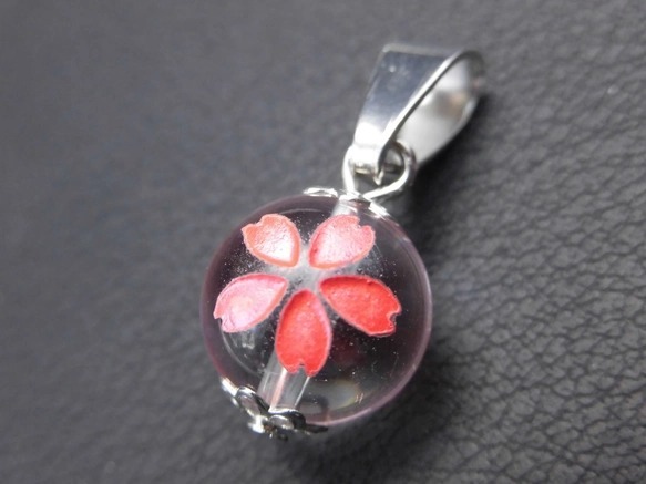 [4 month birthstone ] Sakura carving crystal. pretty pendant top 265