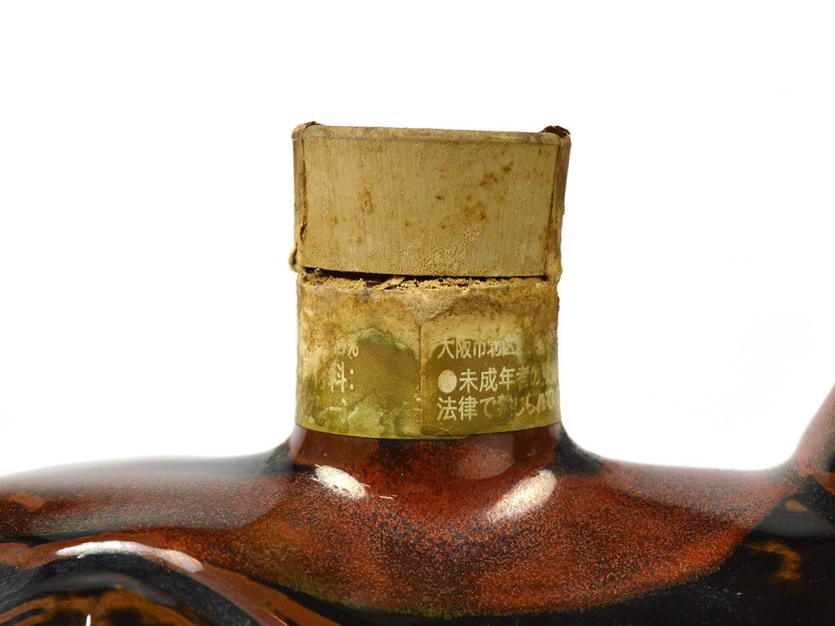 176045古酒〇未開栓 サントリー ローヤル 干支ボトル 丑歳 丑年 牛 陶器ボトル ウイスキー SUNTORY ROYAL WHISKY 重量 1130g/ A_画像4