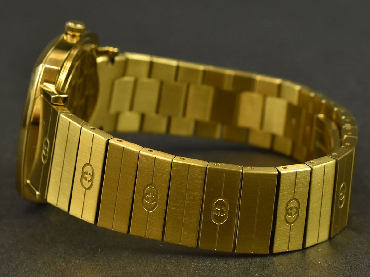 176121□美品 動作確認済 GUCCI グッチ グリップ メンズウォッチ 腕時計 クォーツ デイデイト 157.4 ゴールド アナログ ケース/ D_画像6