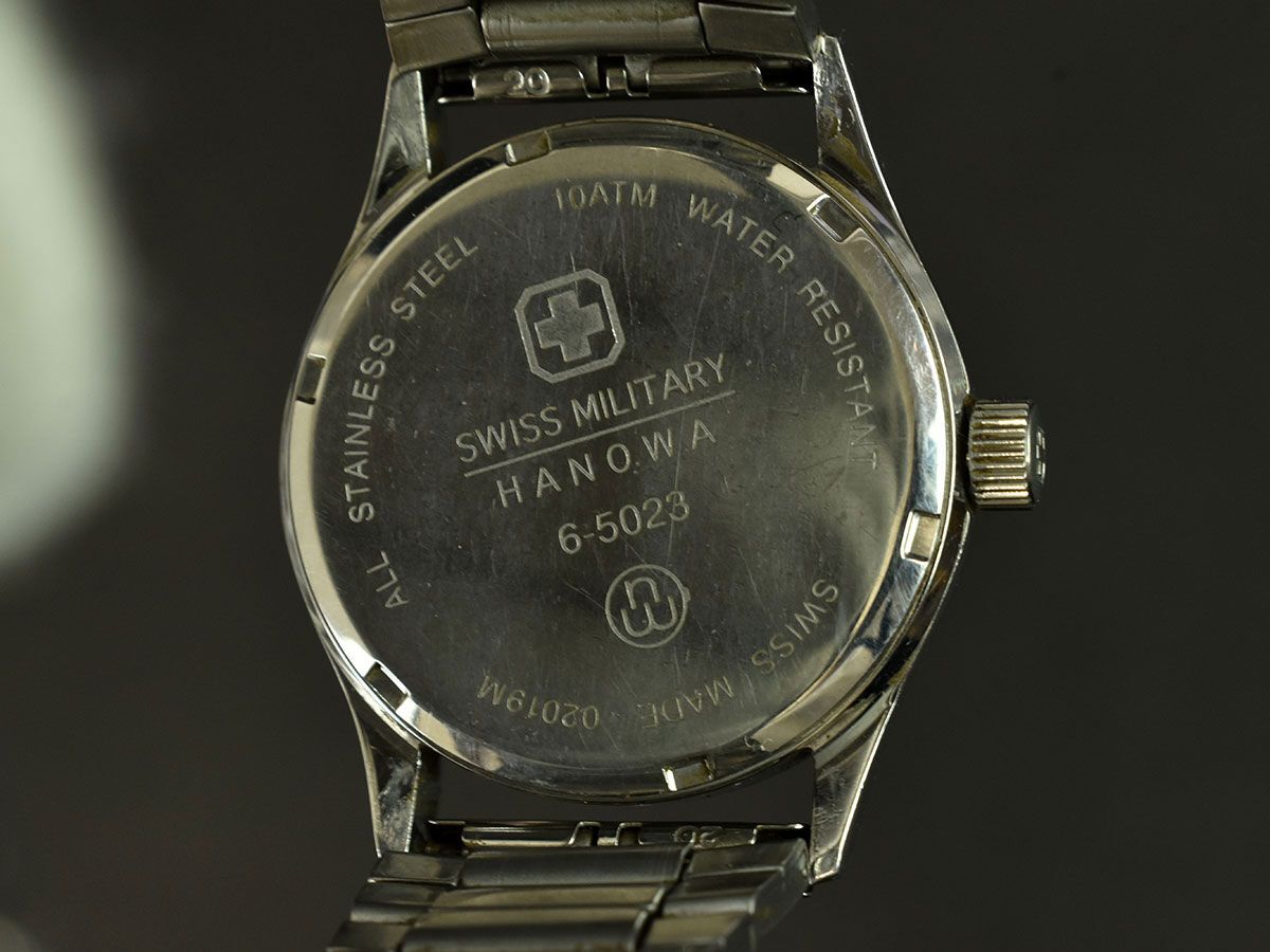 175697〇動作確認済 SWISS MILITARY スイスミリタリー ハノワ デイト 腕時計 クォーツ 6-5023 SS レッド 赤 シルバー メンズ/ D_画像9