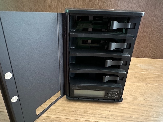  SILVERSTONEシルバーストーン ハードディスクケース SST-TS432U V2 [ブラック] 4台 USB3.1 Gen1/eSATA RAID.Combine.Clear機能 の画像7