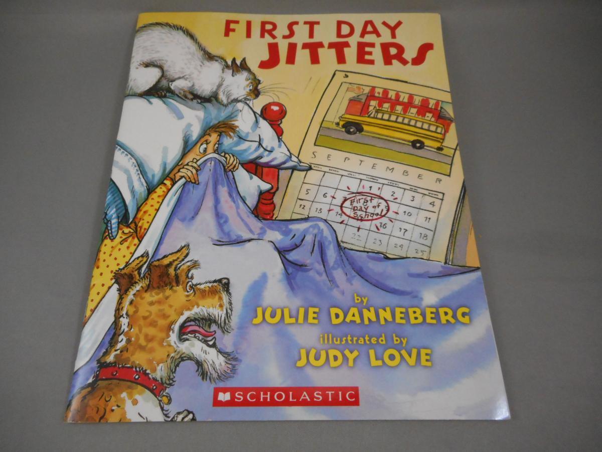 【洋書】　FIRST DAY JITTERS　ジュリー・ダンバーグ著　ペーパーバック　4～8歳向け_画像1