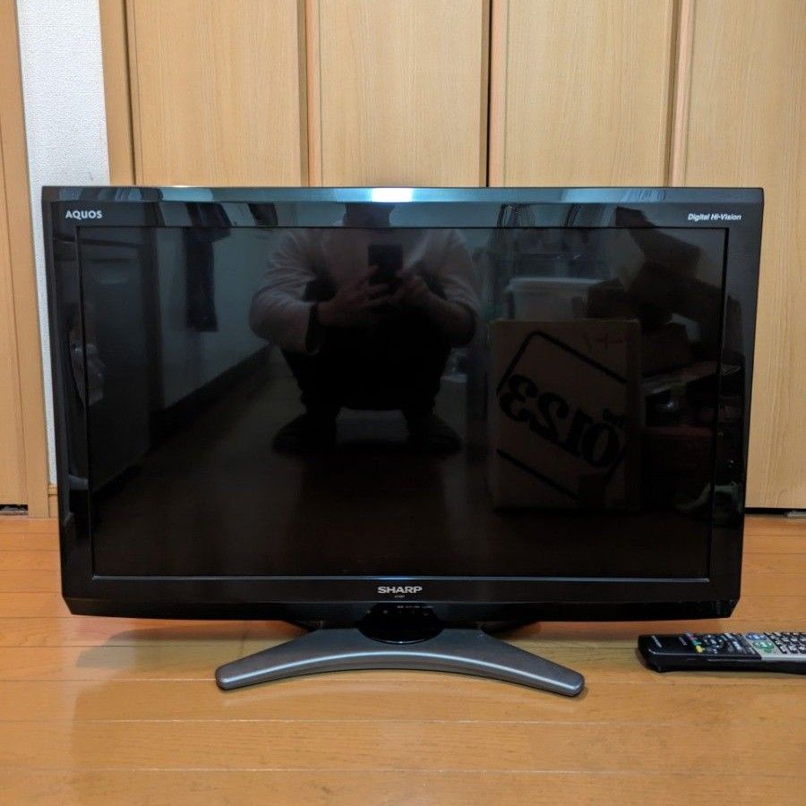 シャープ 32V型 液晶テレビAQUOS  LC-32E7-B ハイビジョン 2010年モデル  B-CASカード リモコン付き