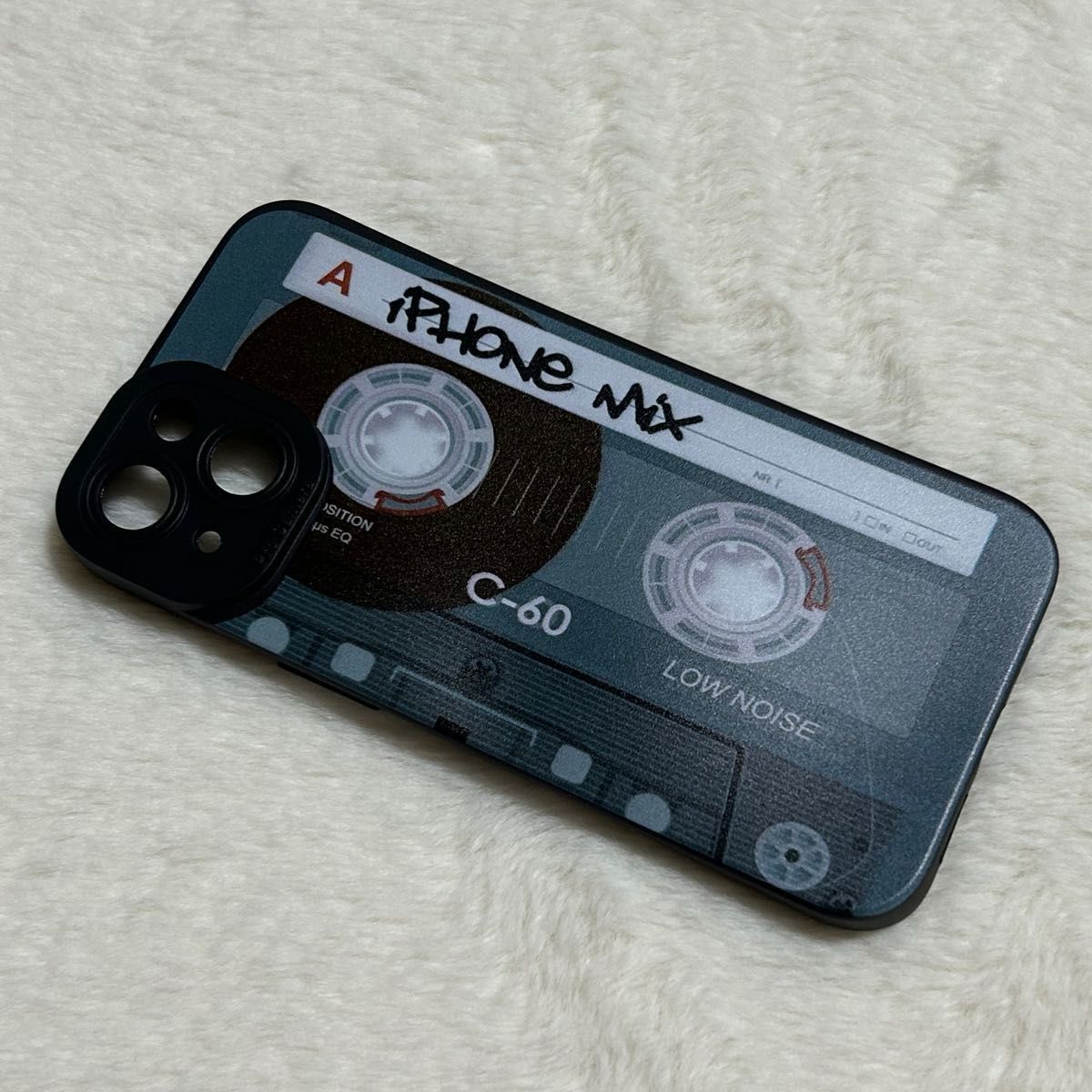 レトロテープレコーダー型　iPhone14PLUSケース 愛用のiphoneを守る