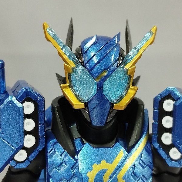 mN195a [人気] S.H.Figuarts 仮面ライダービルド タンクタンクフォーム | Mの画像5