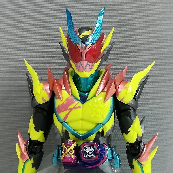 mL770a [人気] S.H.Figuarts 仮面ライダーリバイス | Mの画像5