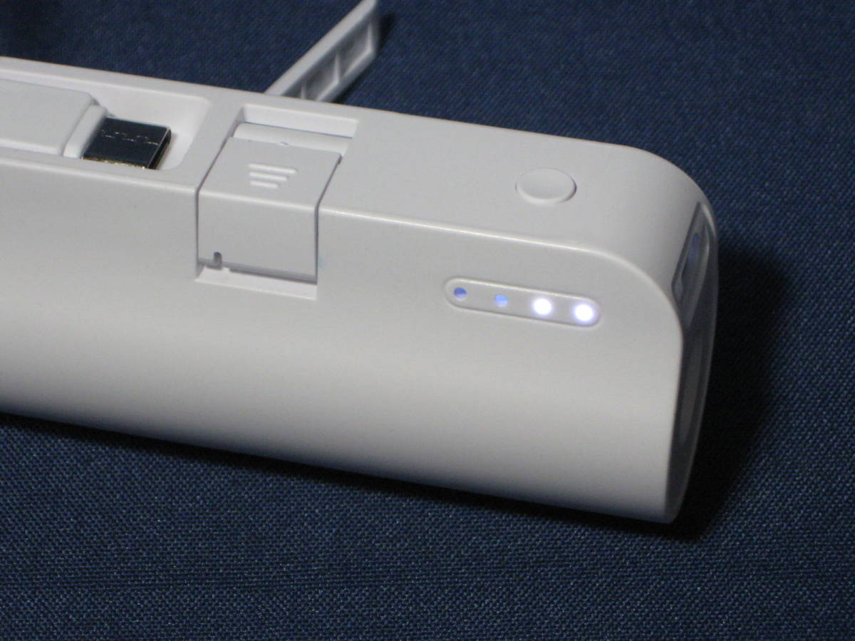 【新品】Power BANK FLYARROW 本体直付けモバイルバッテリー iPhone用 Lightning 5000mAh LEDライト付 USB-Cコネクター内蔵　送料無料