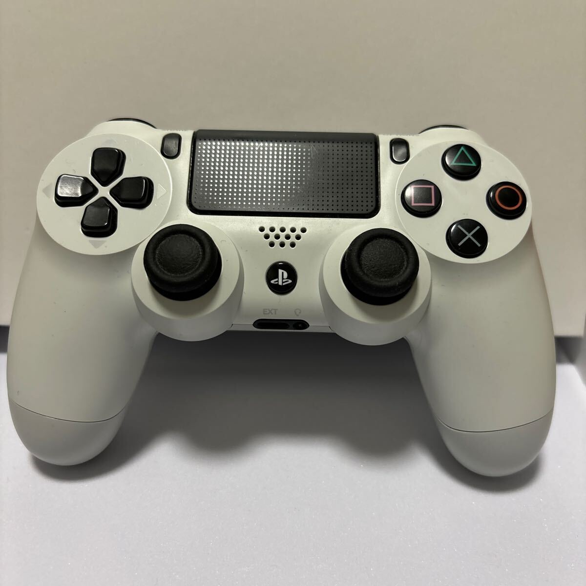 DUALSHOCK 4白　中古_画像1