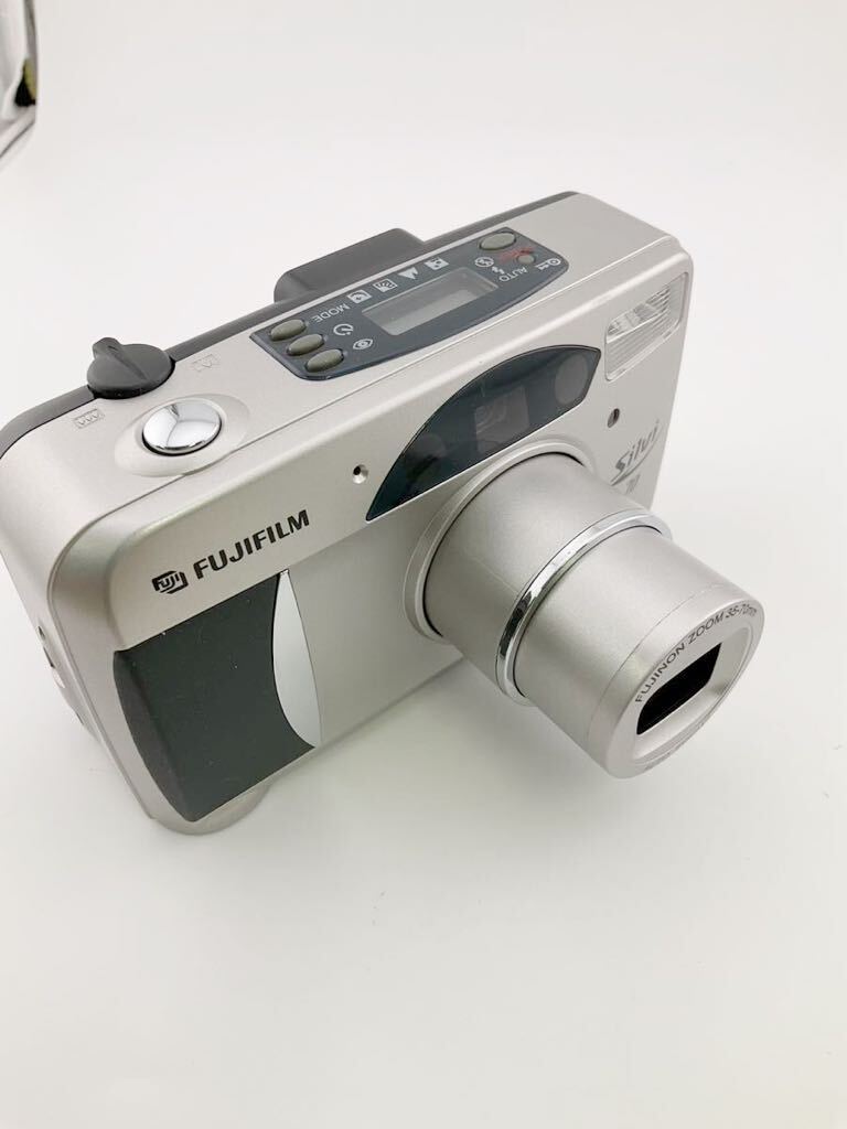 FUJIFILM フジフィルム Silvi 70 コンパクトフィルムカメラ FUJINON ZOOM 35-70mm AUTO FOCUS 通電確認済み (k5910-y257)_画像6