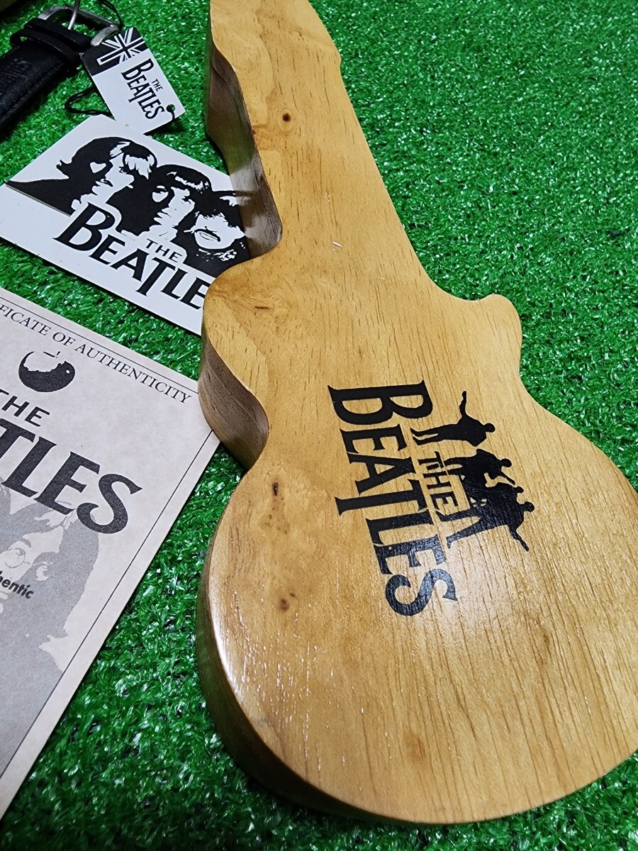 THE BEATLES　ビートルズ　クォーツ　腕時計ギター型木箱　コレクション①_画像8