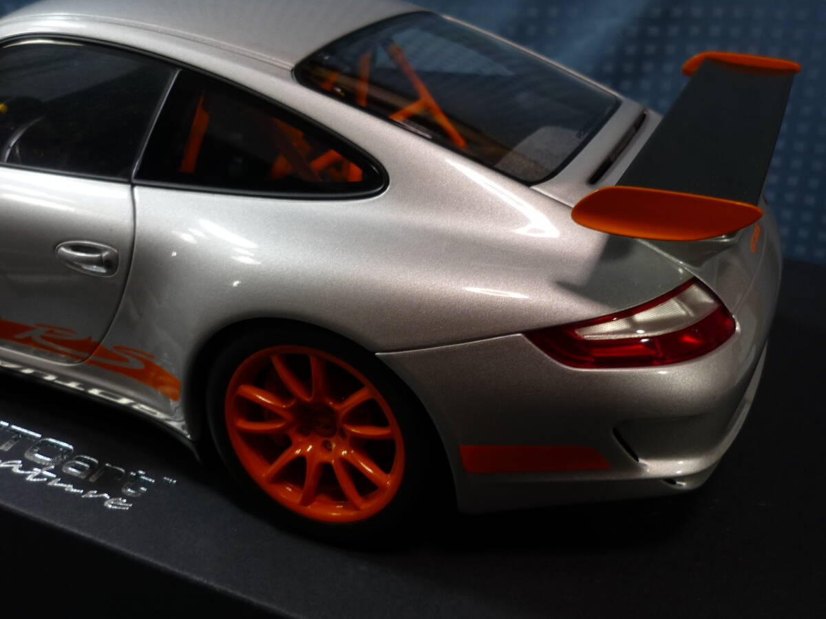 １/12　ポルシェ９９７ＧＴ３ＲＳ　シルバー・オレンジストライプ　　オートアート_画像4