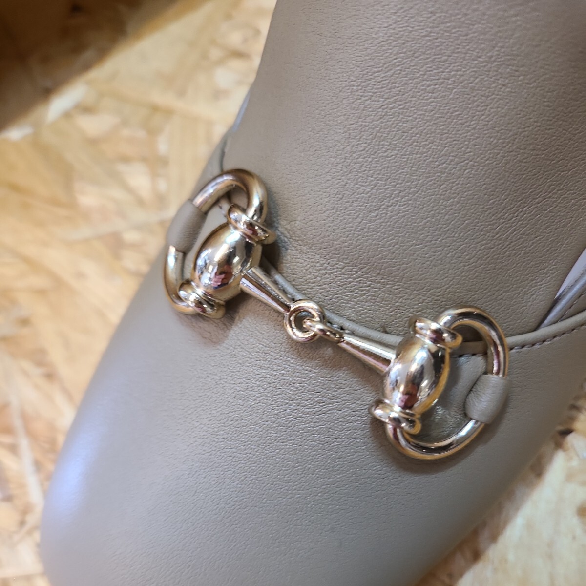 GUCCI 466701 ホースビット チャンキーヒール パンプス ゴールド GUCCI 466701 ホースビット チャンキーヒール パンプス ゴールド