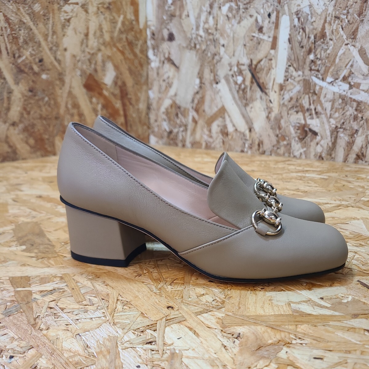 GUCCI 466701 ホースビット チャンキーヒール パンプス ゴールド GUCCI 466701 ホースビット チャンキーヒール パンプス ゴールド